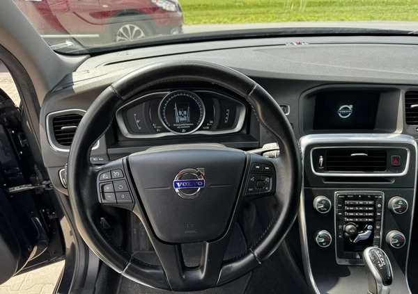 Volvo V60 cena 39999 przebieg: 235000, rok produkcji 2015 z Pajęczno małe 436